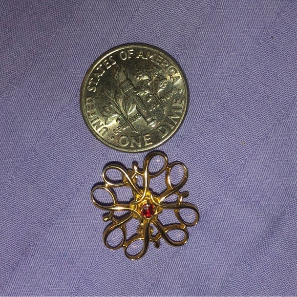 Avon Presidents Club Pin - Picture 3 of 3